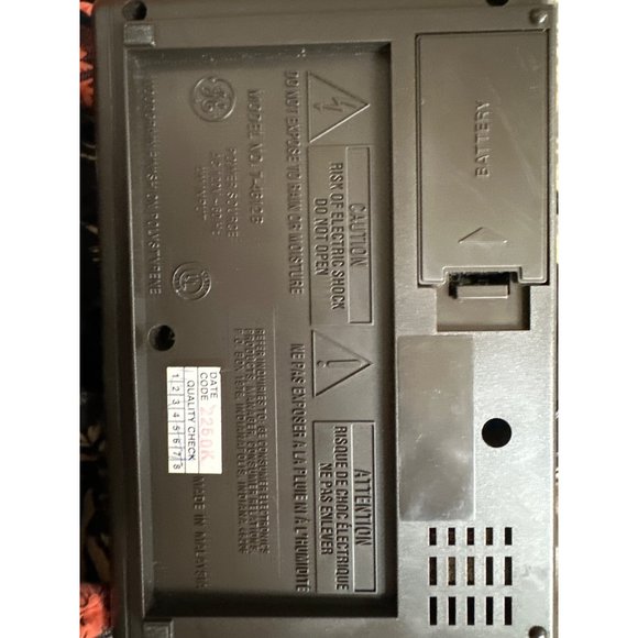 Vintage GE Digital Alarm Radio - Picture 2 of 4